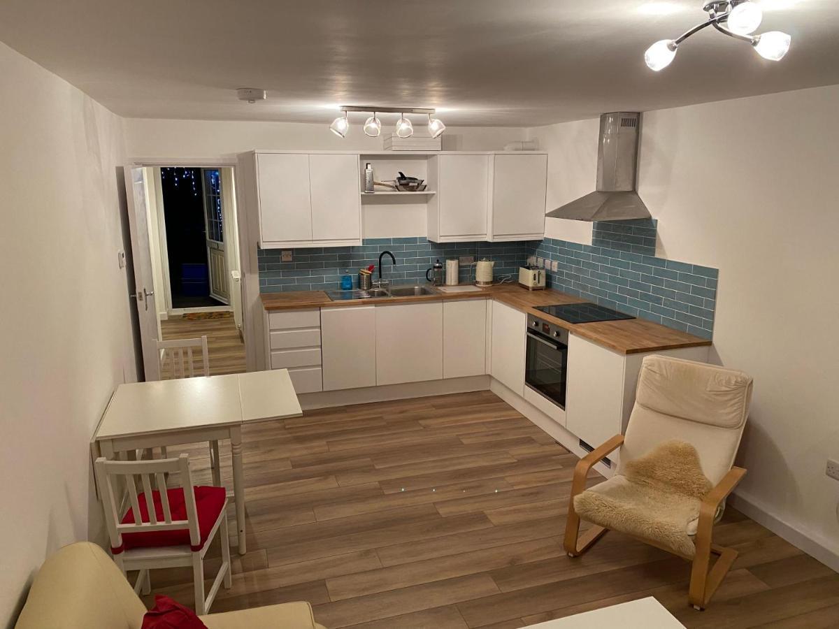 Adorable One-Bedroom Flat With Patio Garden. Southwick  Exterior photo